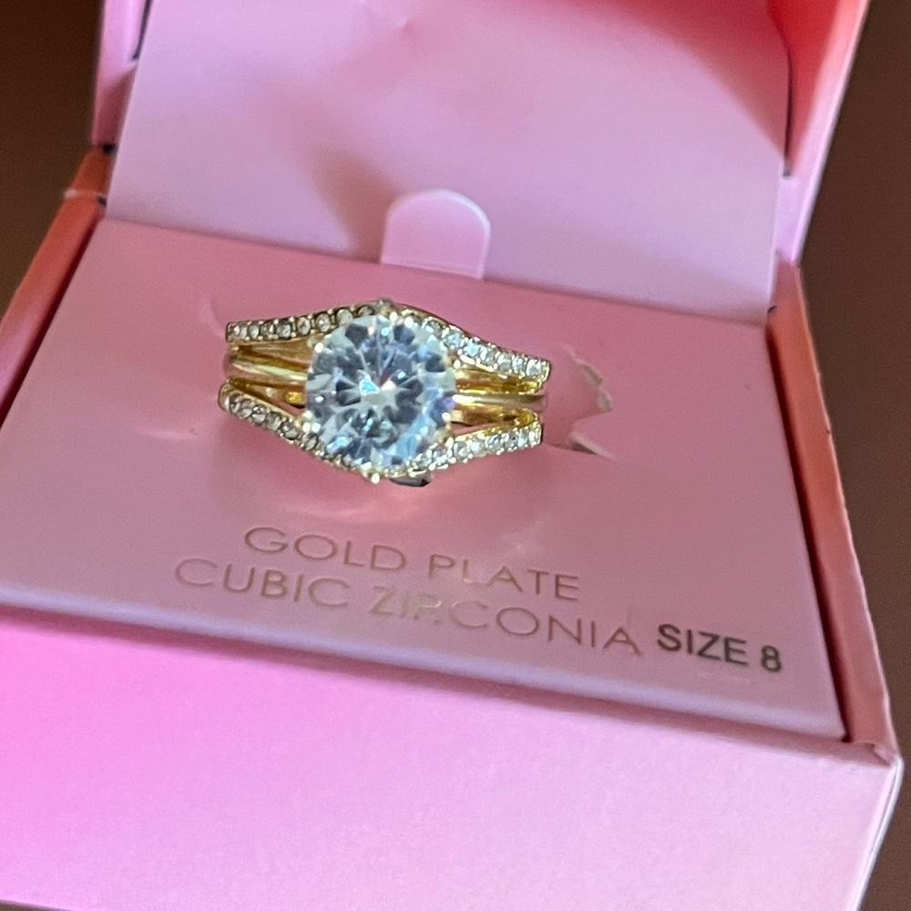 New! Ava Harlowe Gold Tone Cubic Zirconia Ring Size 8
